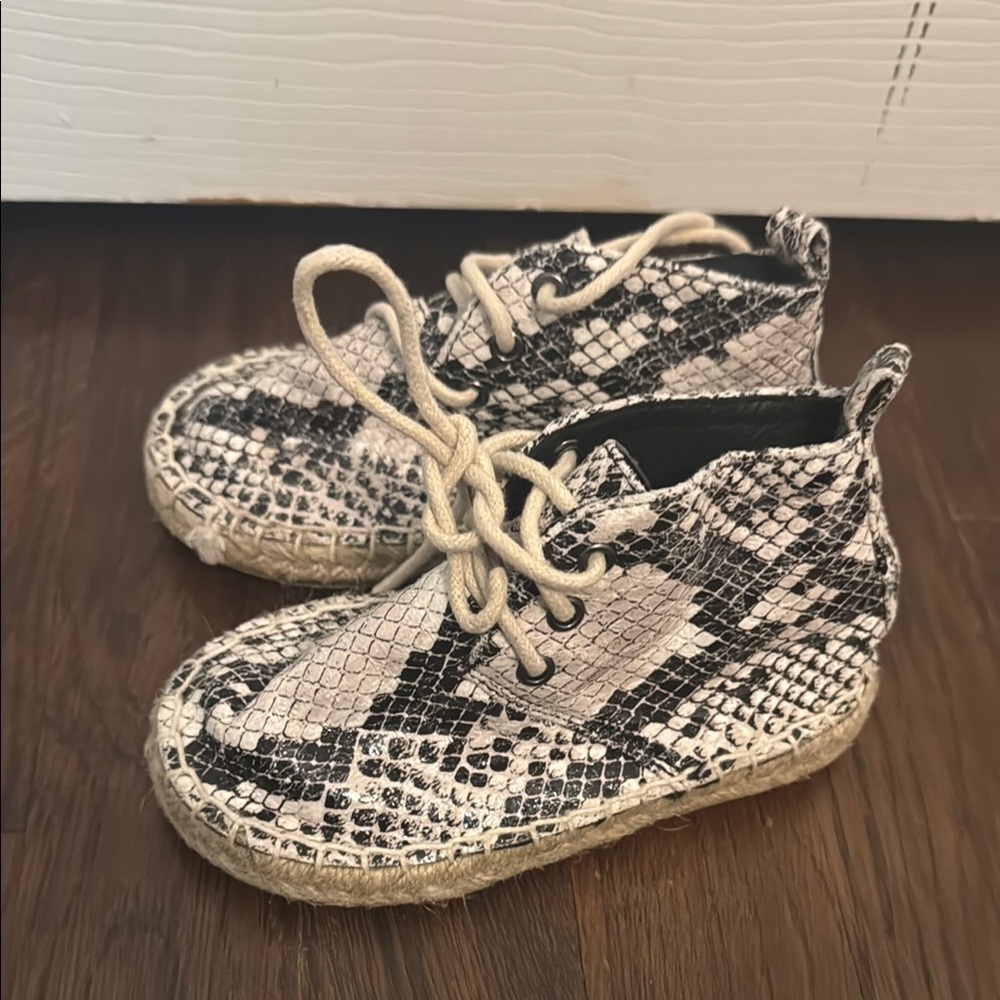Stylish Kids Snake Print bootie